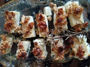 Feldsalat mit Honig-Nuss gratiniertem Feta img 20251122 113639