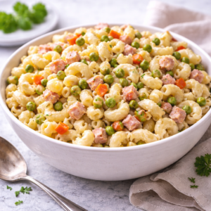 Klassischer Nudelsalat – cremig, einfach & perfekt für Grillabende